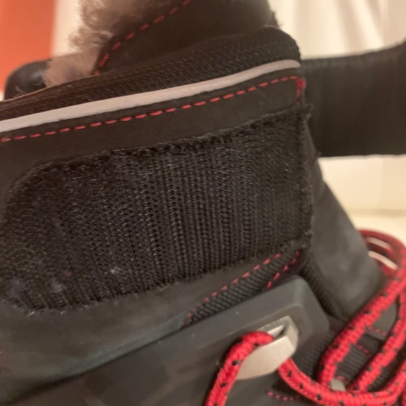 UGG Utility Waterproof Boots / Sneakers. Unisex - Picture 13 of 15